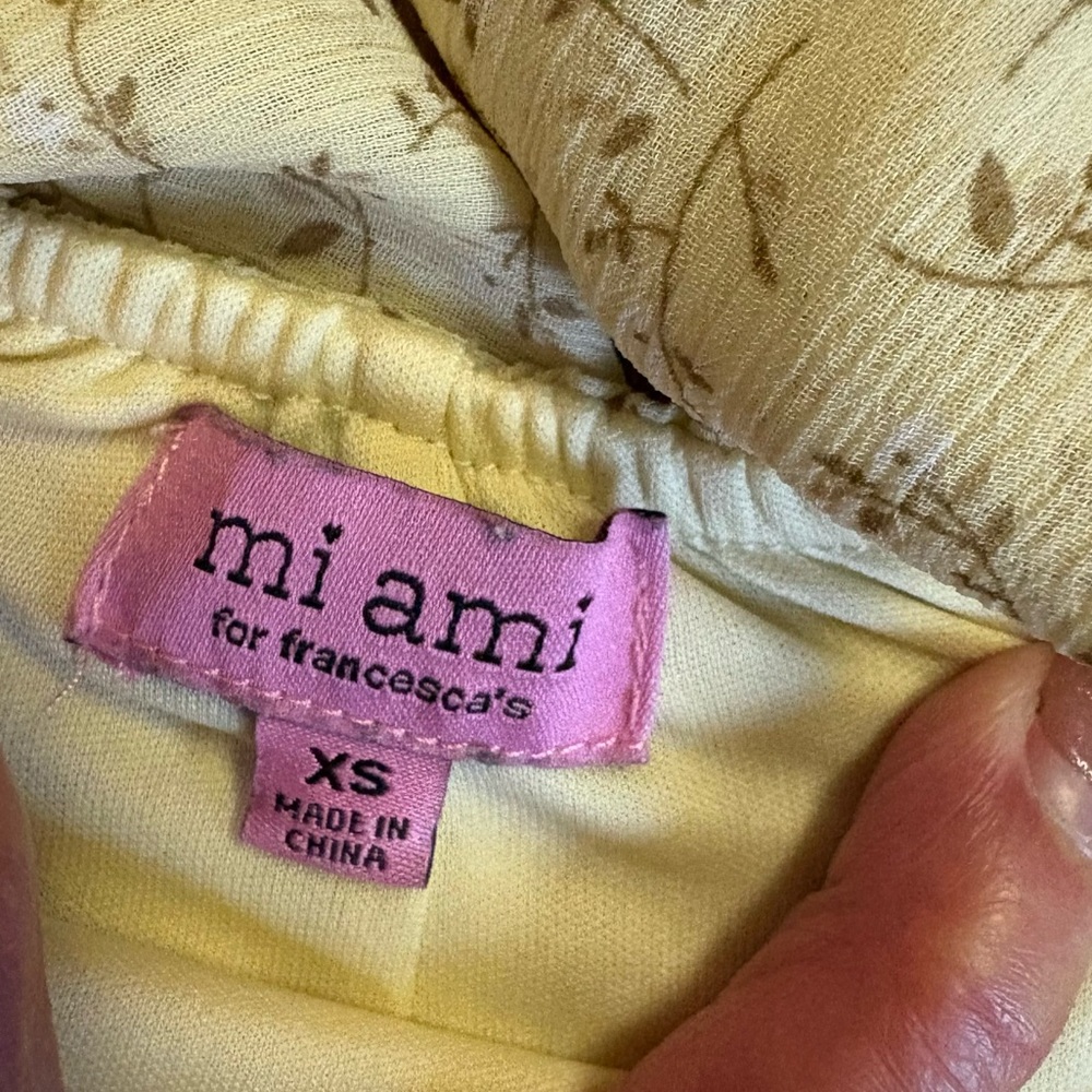 Francesca’s Kadence Yellow Flutter Sleeve Romper.  Size XS - Picture 6 of 11
